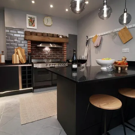 The Pavilion By Staybc Apartment